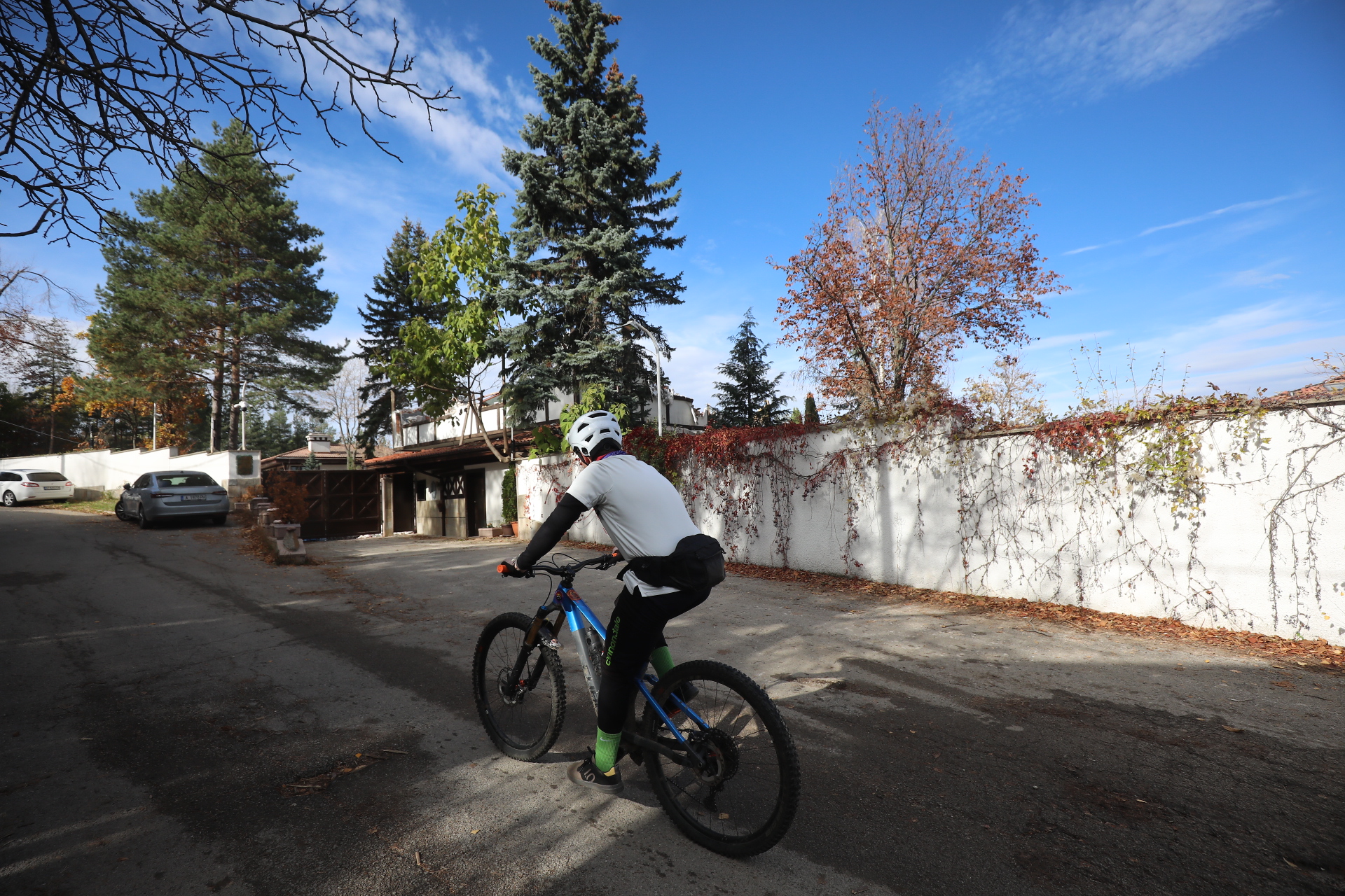 Срутиха напълно бившата резиденция на Ахмед Доган в "Бояна"