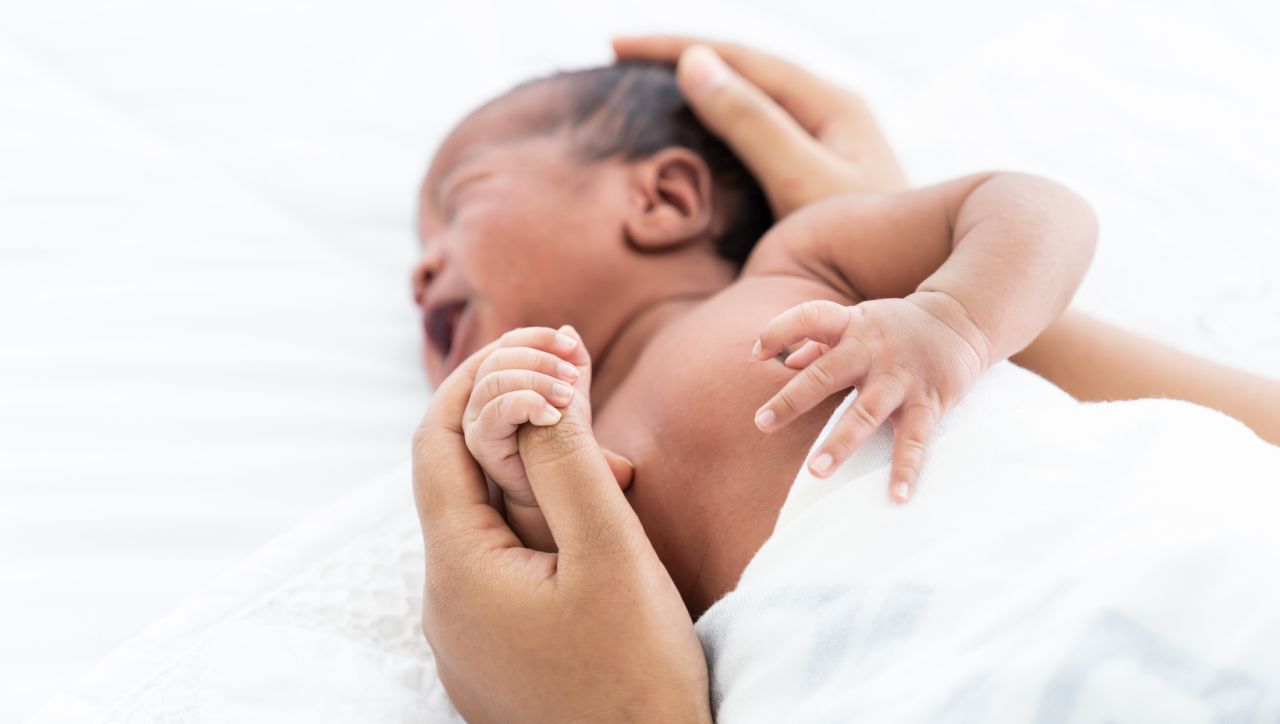 Руса жена роди тъмнокожи близнаци с черна коса, как реагира съпругът ѝ