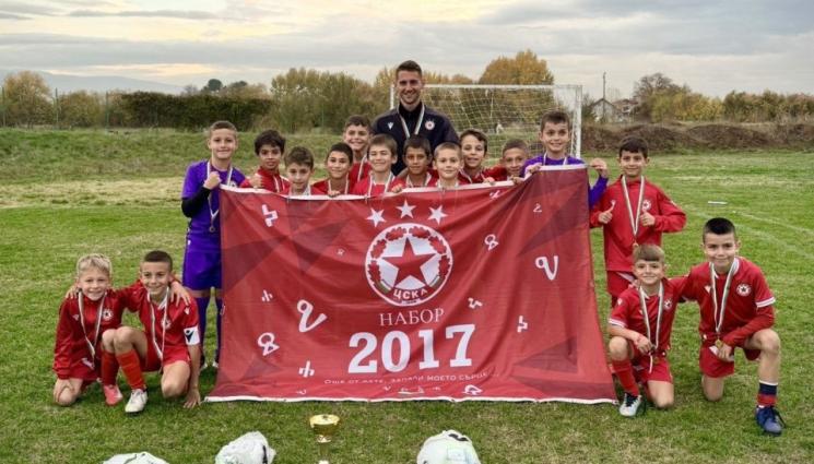 ЦСКА U9 - Загрявка преди Вечното дерби. ЦСКА U9 триумфира на турнир в Костинброд след бой над Левски