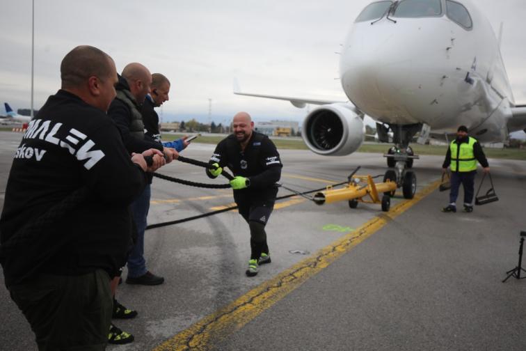 опит за изтегляне на самолет