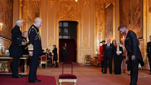 От футболното игрище до двореца: Бекъм получава най-високата чест