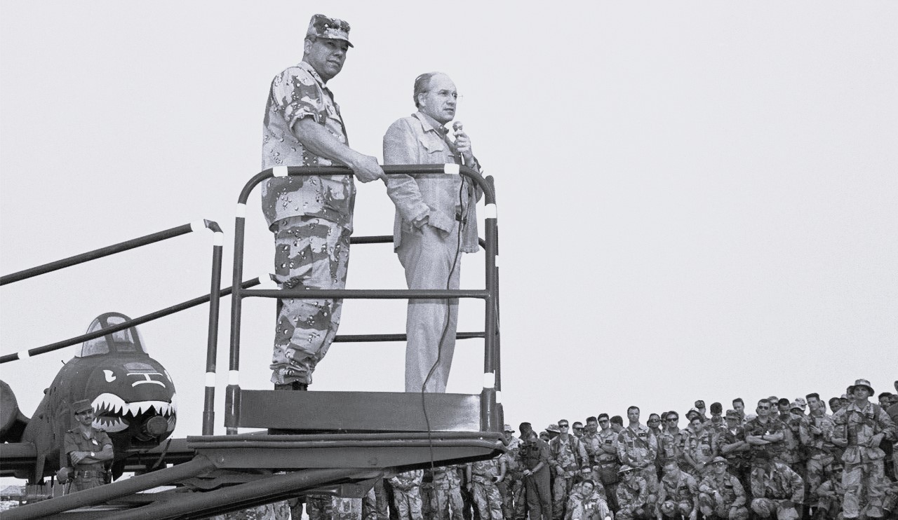 <p>Дик Чейни, твърдият консерватор, отличаващ се с настъпателния си тон, който се превърна в един от най-влиятелните и поляризиращи вицепрезиденти в историята на САЩ и който беше водещ поддръжник на инвазията в Ирак, почина на 84-годишна възраст, предаде Асошиейтед прес.</p>