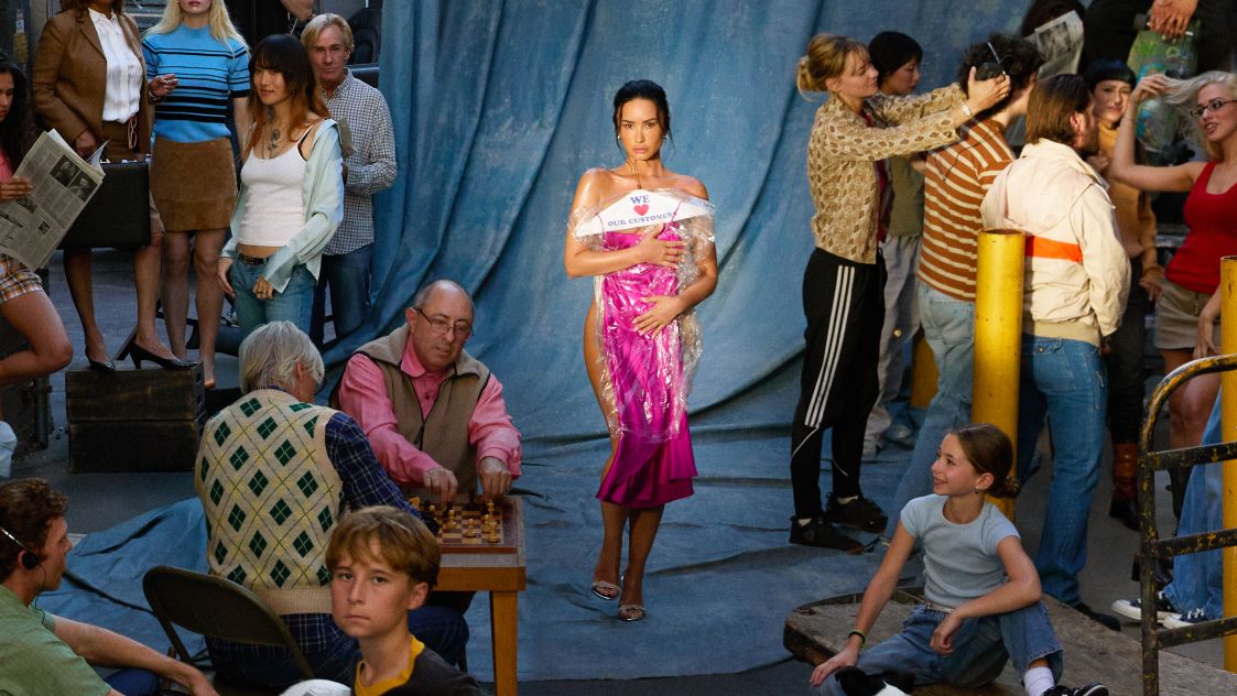 Demi Lovato издаде своя девети студиен албум – “It’s Not That Deep”