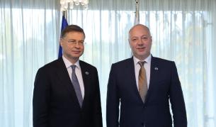 Желязков пред Домбровскис: Банковият сектор е напълно подготвен за еврото