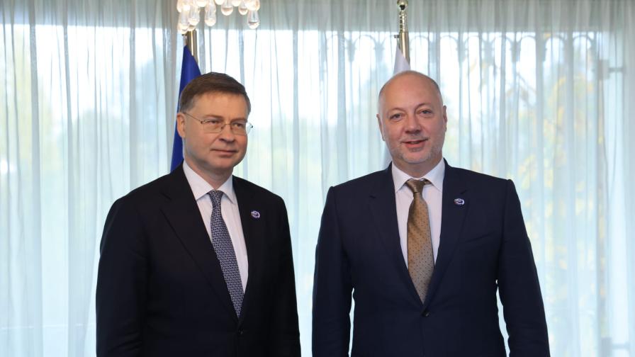 Желязков пред Домбровскис: Банковият сектор е напълно подготвен за еврото