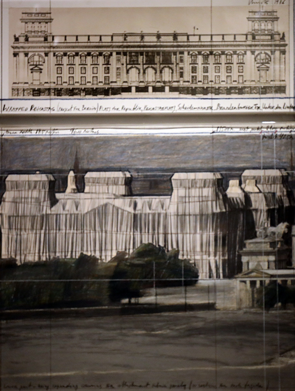 <p>С тази изложба Националната галерия отбелязва и две знакови годишнини от визионерските проекти на артистите &ndash; 30 години от &bdquo;Опакованият Райхстаг&ldquo; в Берлин и 40 години от &bdquo;Опакованият Пон Ньоф&ldquo; в Париж.</p>