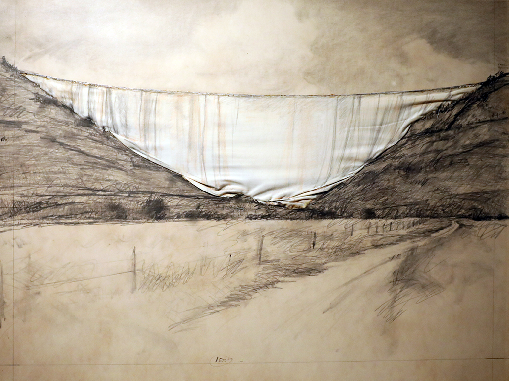 <p>През 1958 се премества в Париж, където среща Жан-Клод. Тя става негова съпруга и партньорка в създаването на монументални пространствени произведения на изкуството.</p>