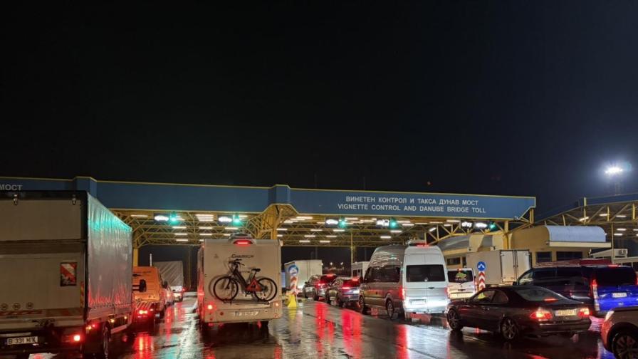 Отвориха Дунав мост за леки коли