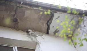 Полиция охранява евакуирания заради напуквания блок в столичния квартал "Хаджи Димитър"