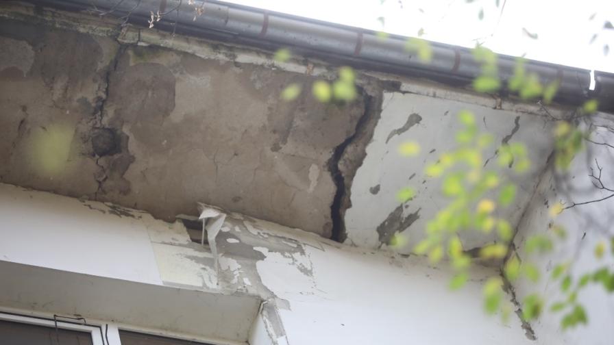 <p>Кошмарът в &quot;Хаджи Димитър&quot; продължава: Десетки семейства се евакуираха</p>