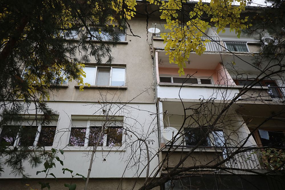 Разцепеният блок в кв. „Хаджи Димитър“ в София