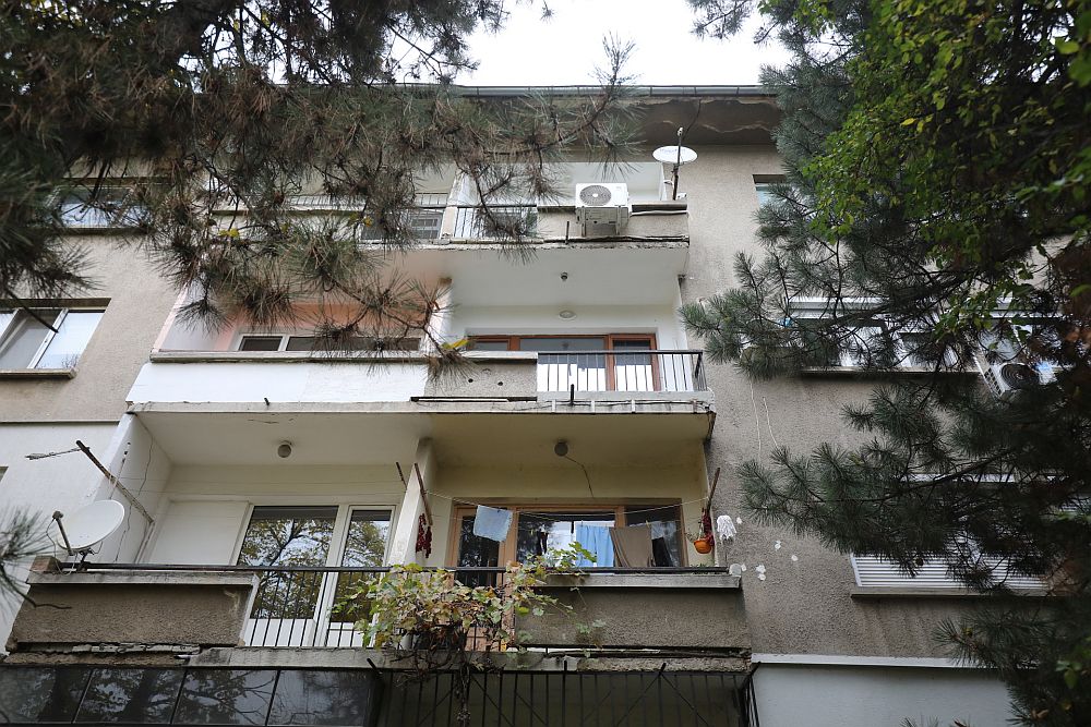 Разцепеният блок в кв. „Хаджи Димитър“ в София