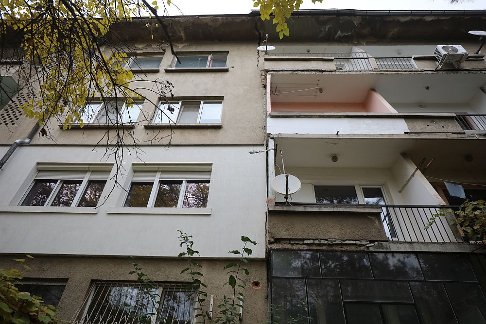 Разцепеният блок в кв. „Хаджи Димитър“ в София