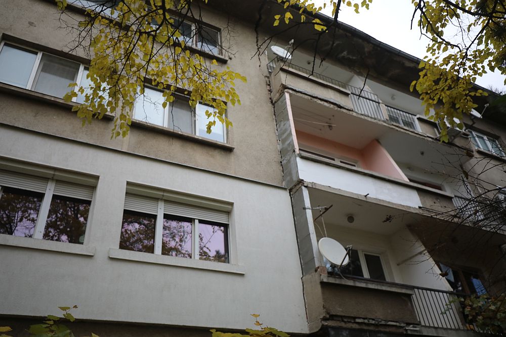 Разцепеният блок в кв. „Хаджи Димитър“ в София