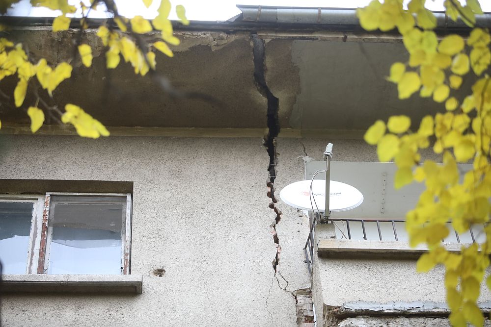 Разцепеният блок в кв. „Хаджи Димитър“ в София