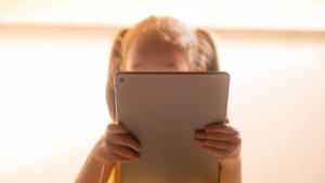 Не само забавление: Как децата могат да бъдат защитени в интернет