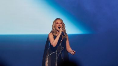Kylie Minogue празнува 10 години „Kylie Christmas“ с нови коледни песни