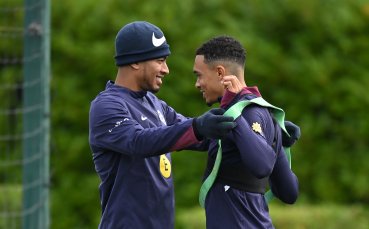 Трент си прави нова прическа, Белингам го чака в леглото