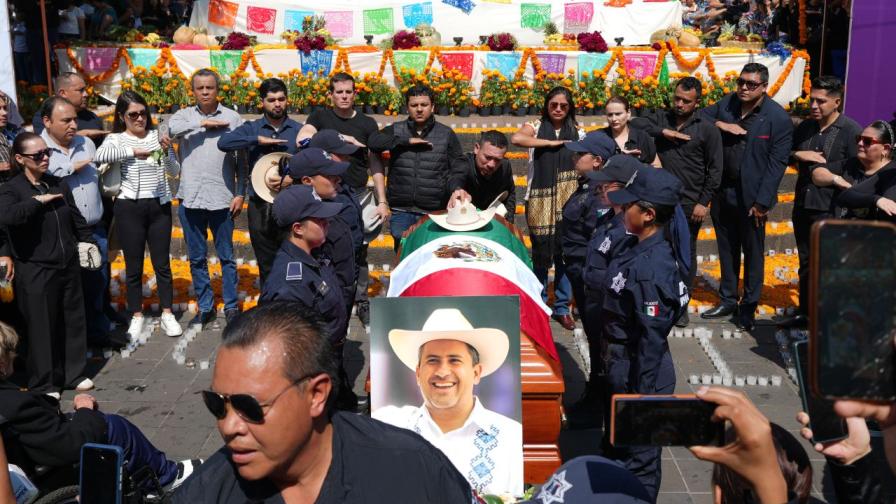 Съпругата на убития мексикански кмет поема неговата длъжност