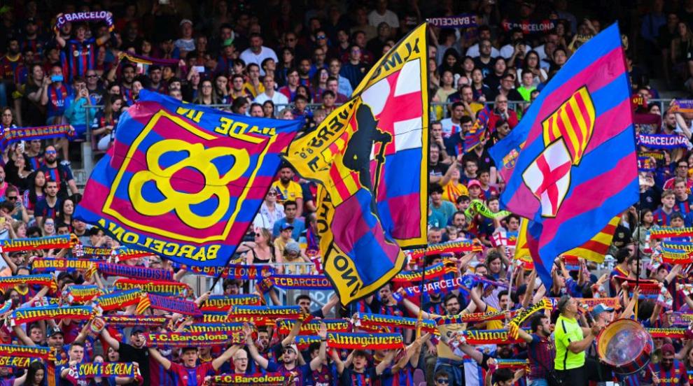 Автобус с фенове на ФК „Барселона“ се запали в Белгия (ВИДЕО)