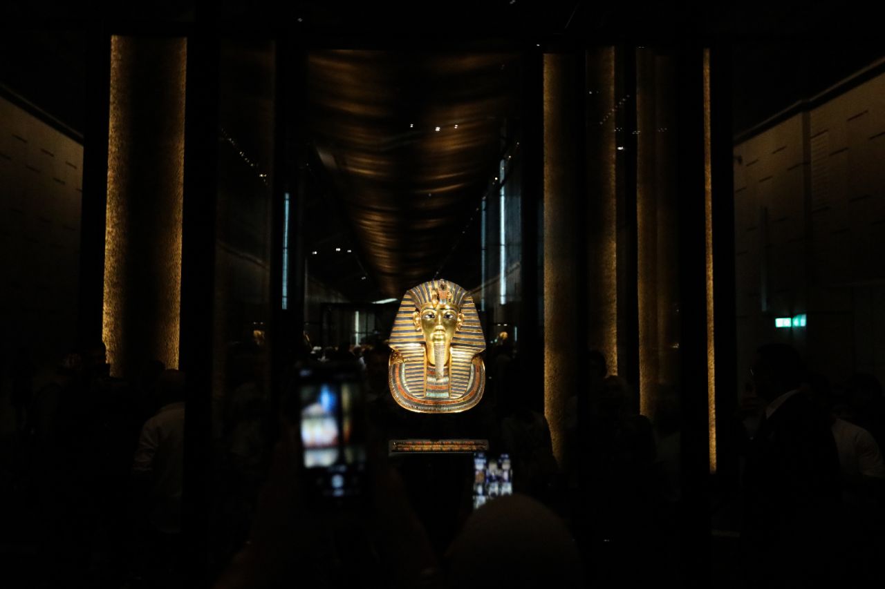 <p>Поглед към гигантския музей до пирамидите в Гиза.</p>