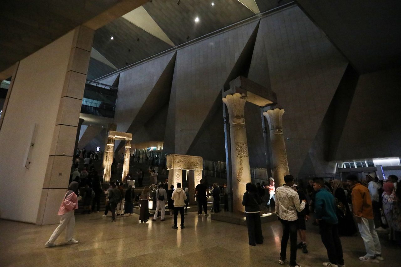 <p>Поглед към гигантския музей до пирамидите в Гиза.</p>