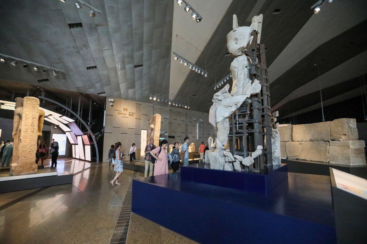 <p>Поглед към гигантския музей до пирамидите в Гиза.</p>