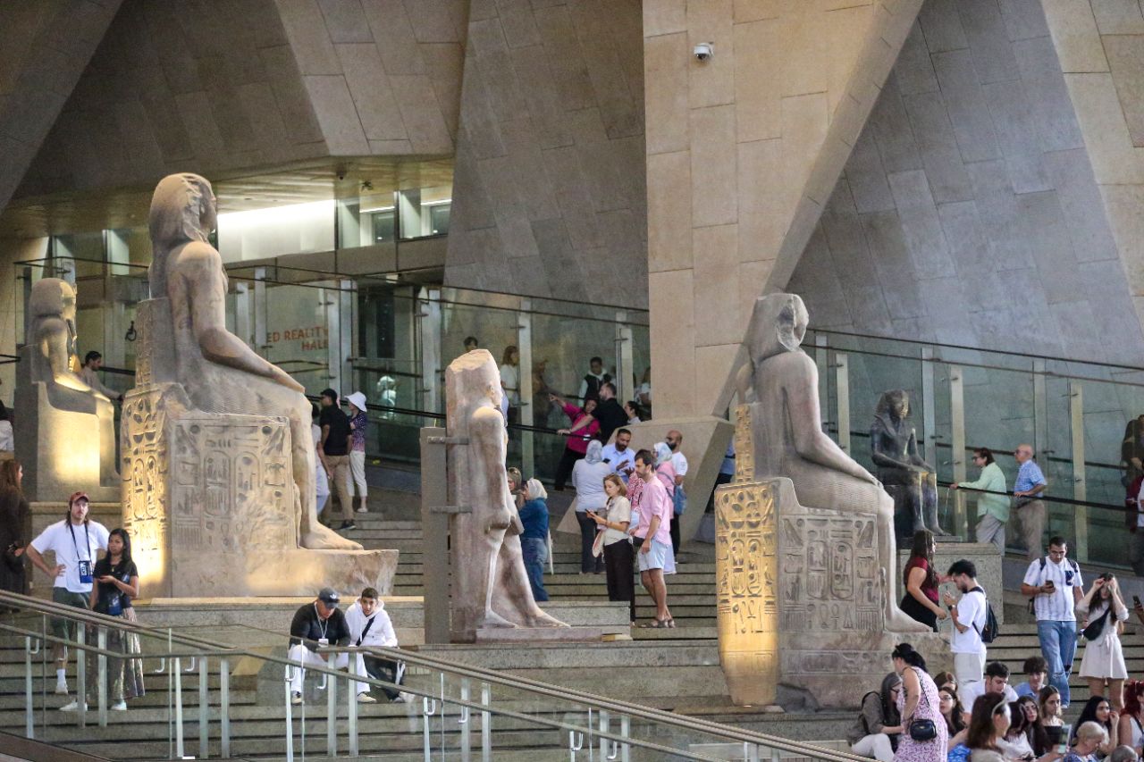 <p>Поглед към гигантския музей до пирамидите в Гиза.</p>