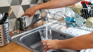 вода чешма мивка