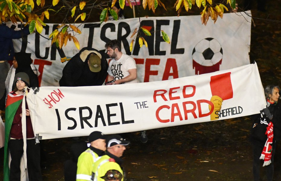 Астън Вила Макаби Тел Авив протести1