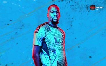 Мустафа Сангаре отвори леко вратата на съблекалнята на Левски