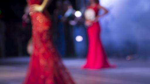 Инцидент на „Мис Вселена 2025“: "Мис Ямайка" падна от сцената и бе отнесена на носилка