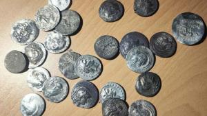 митници монети