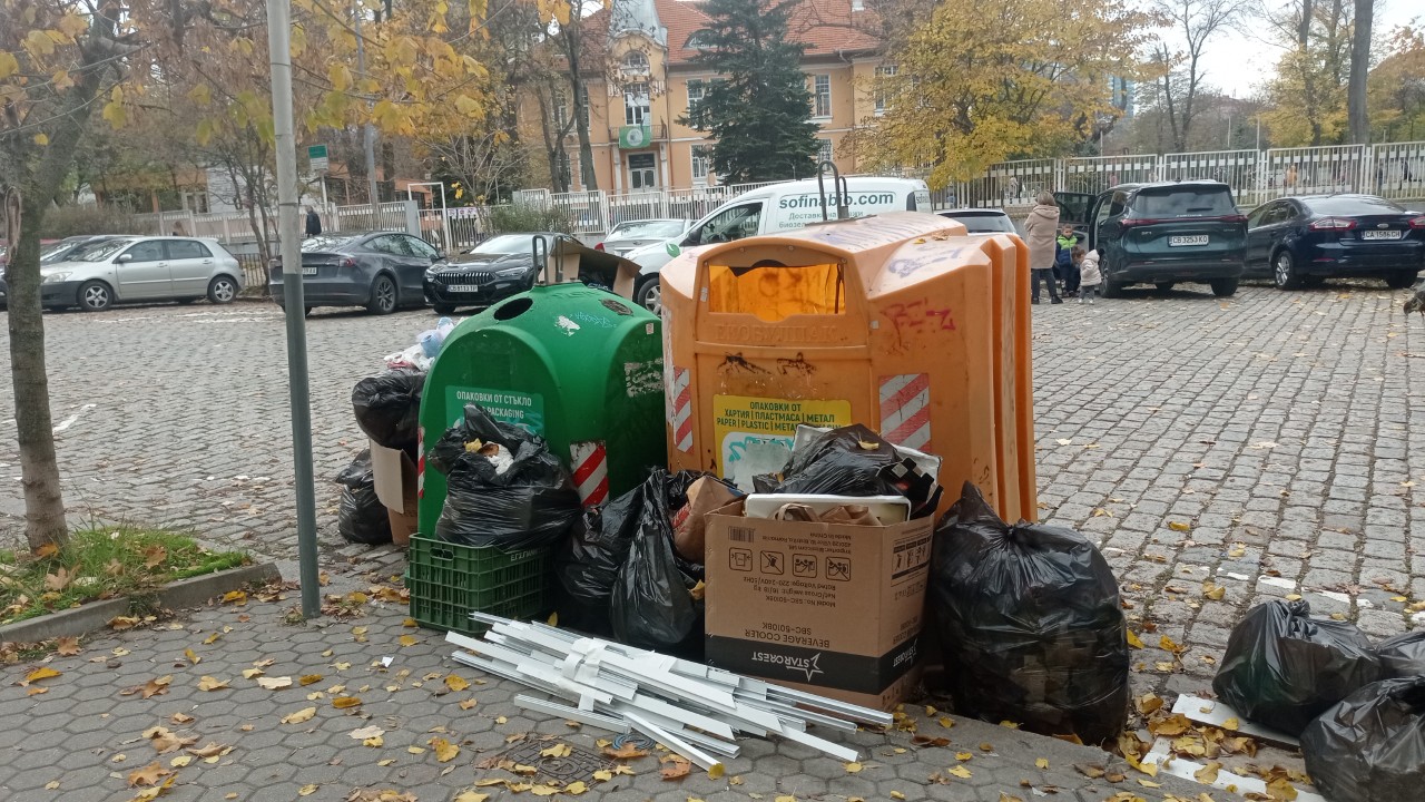 Възстановяват обслужването на цветните контейнери в 16-те района на София