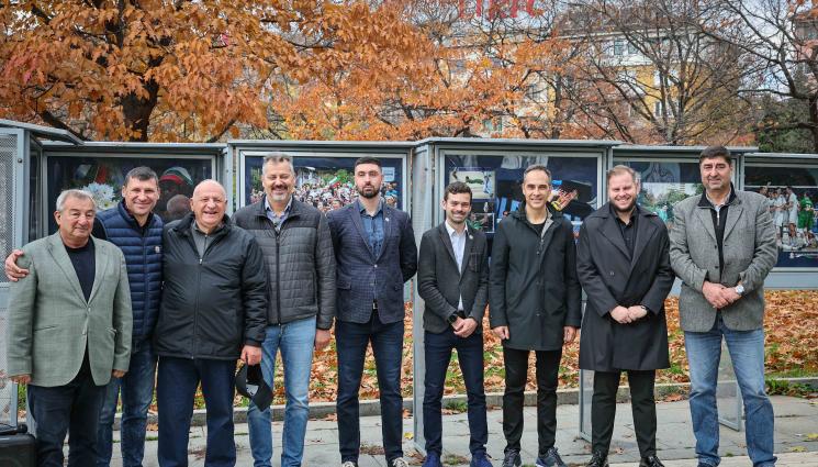 Фотоизложба - Българската волейболна гордост заблестя във Фотоизложба пред НДК