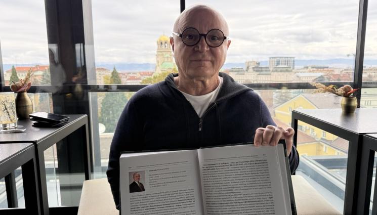 Румен Стоилов - УНСС пусна уникална енциклопедия  за 105-ия си рожден ден, включи в нея и големите си спортни личности