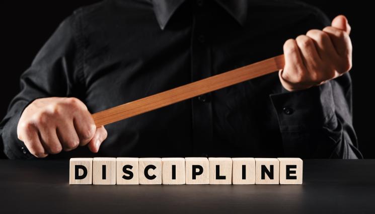 наказание - БЕЗ КАПКА МИЛОСТ: Държава въведе бой с пръчка за киберизмами!