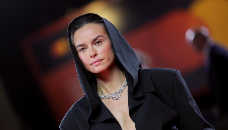 кася смутнят - ПОД ПРОЖЕКТОРИТЕ: Скочиха на Дева Мария от „Страстите Христови“