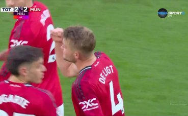 Драма в края! Матайс де Лихт спаси точката за Манчестър Юнайтед срещу Тотнъм (видео)