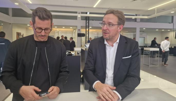  Ксавие Мартине (дясно) е Изпълнителен директор и президент на Hyundai Motor Europe