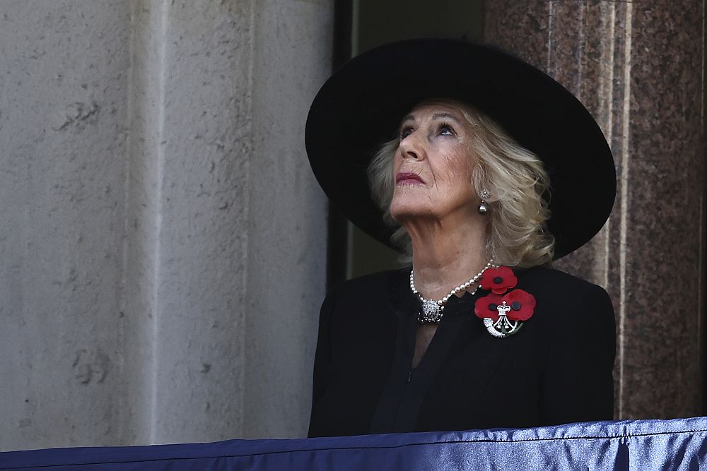 Лондон почете загиналите воини: Кралското семейство на Националната церемония