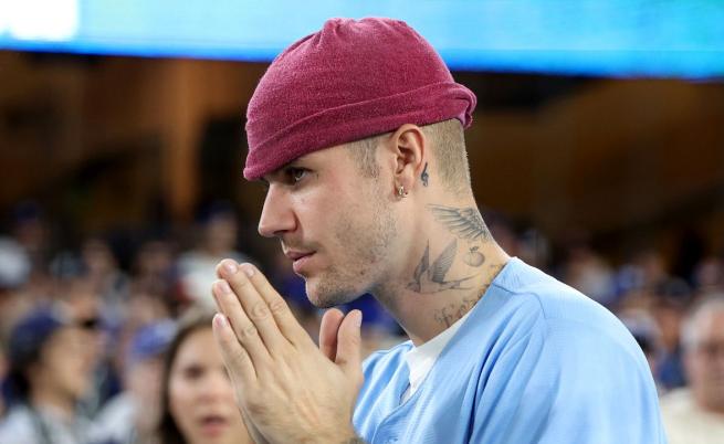 „Ребрата ме болят ужасно“: Джъстин Бийбър падна тежко от електрически скейтборд