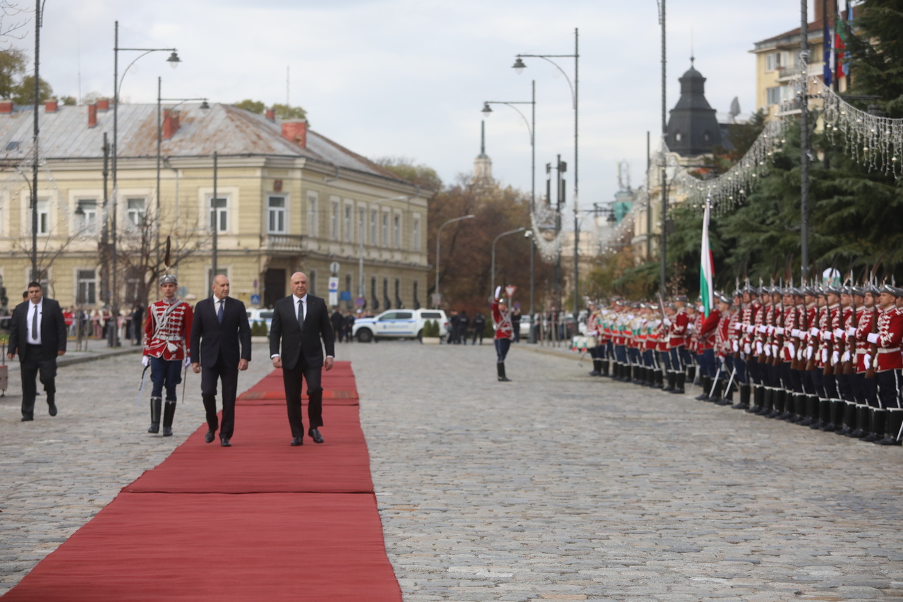 <p>Президентът Радев посрещна ливанския си колега Жозеф Аун в София.</p>