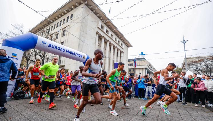 Маратон Бургас - Повече от 2000 атлети от 17 държави стартираха в Маратон Бургас, кенийци спечелиха златото