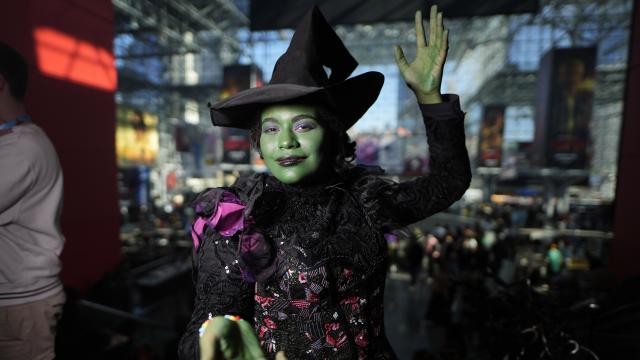 Емблематичната черна шапка, носена от Злата вещица в „Магьосникът от Оз“, се предлага на търг