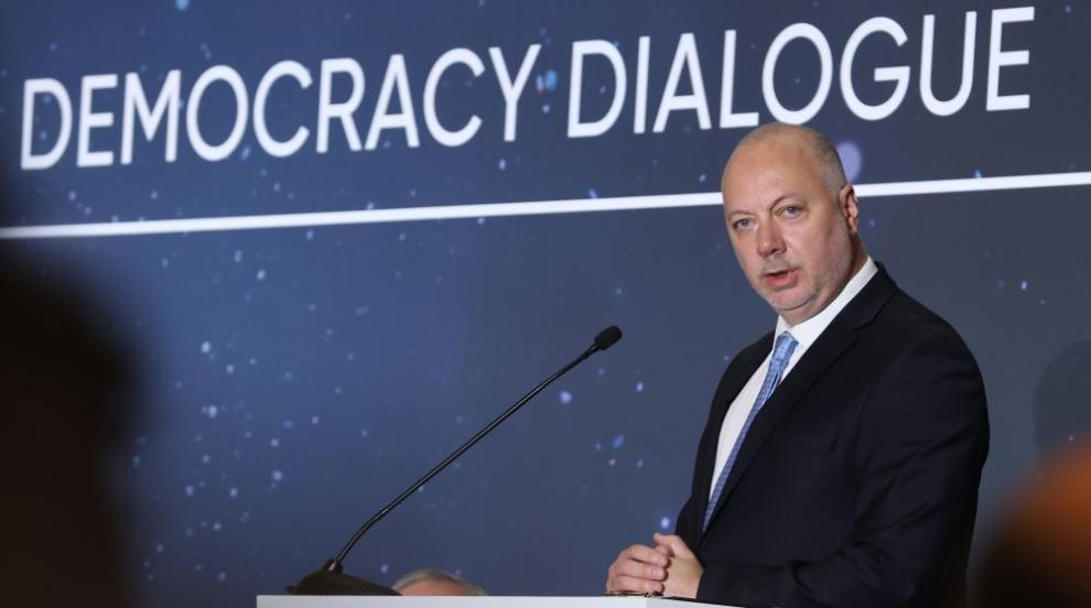 Форум за отбраната и демокрацията събра политици и експерти