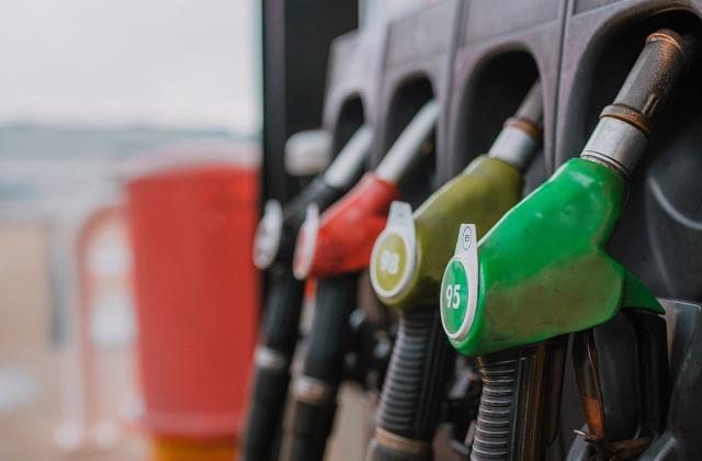 Поскъпването на дизела и бензина на колонките у нас продължава. Според експерти тенденцията