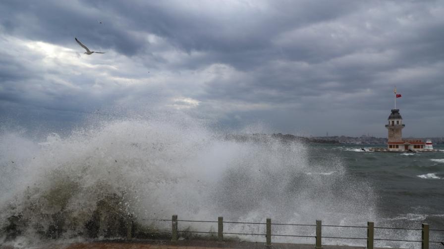 Ужасно време, торнадо и страшни бури в Турция