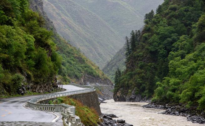 Огромен нов мост се срути в Китай (ВИДЕО)