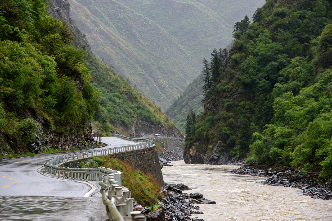 Огромен нов мост се срути в Китай (ВИДЕО)